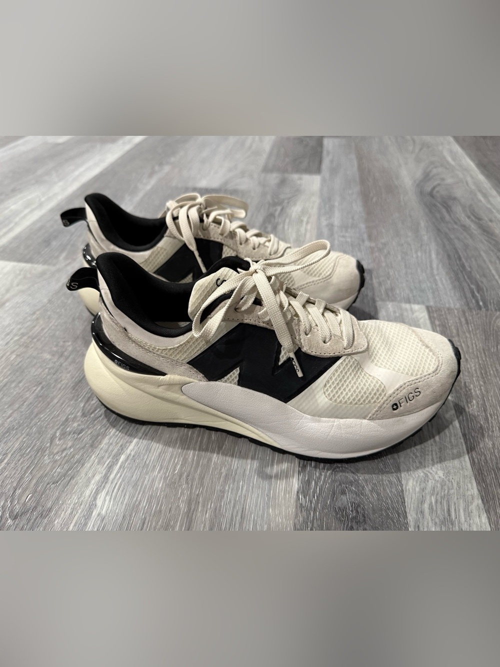 FIGS New Balance Unisex Athletic Sneakers Colorblock White/Black/Cream M7/W8.5